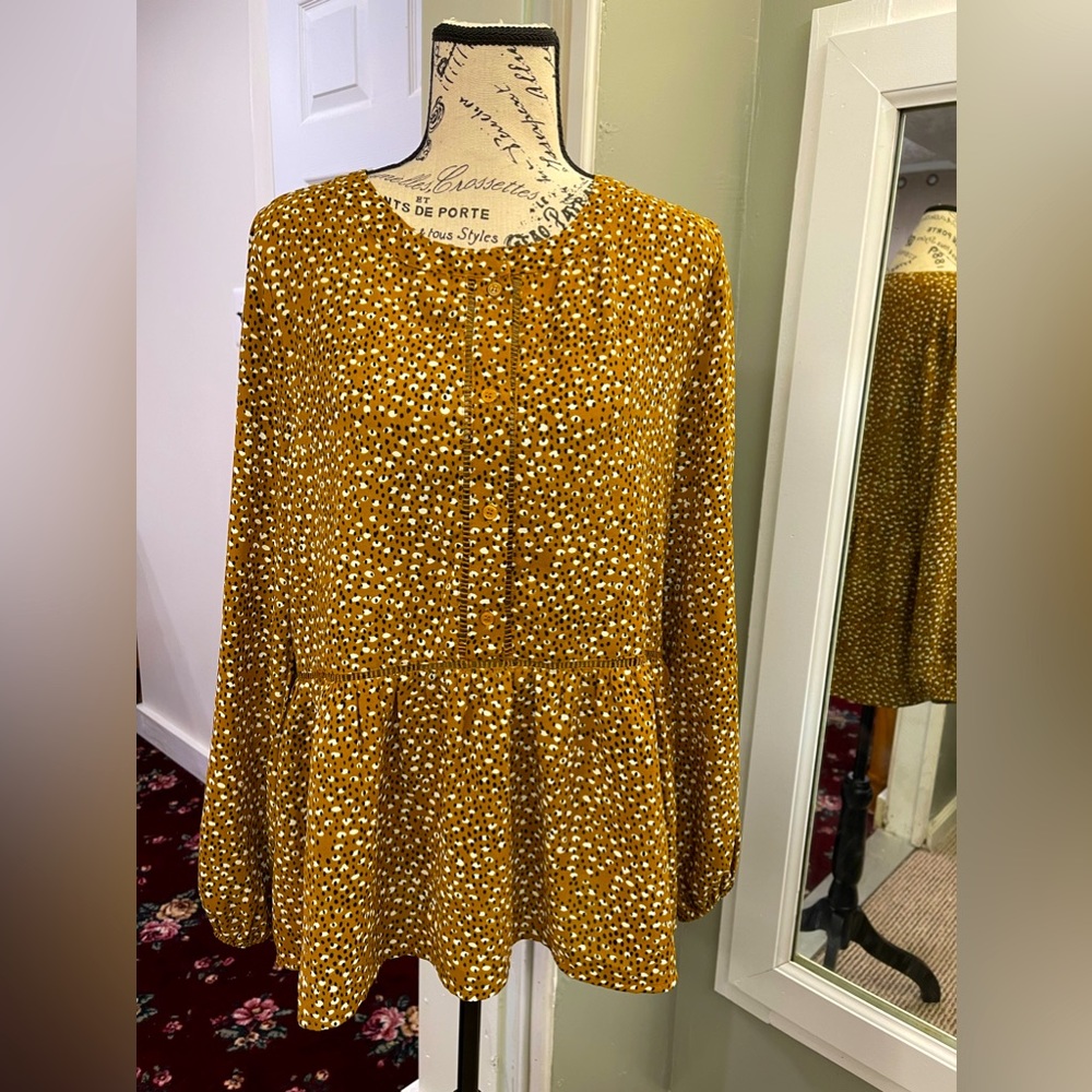 EUC Animal print long sleeve top size S/M